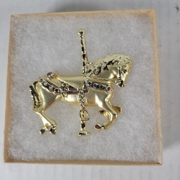 Gold Tone Classic Everyday Statement Modest Retro Carousel Horse Brooch Unsigned - Picture 1 of 2